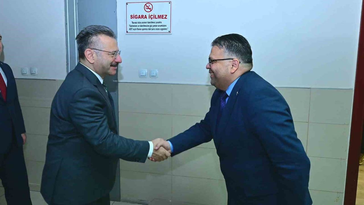 Vali Hüseyin Aksoy Eskişehir'de veda ziyaretlerinde bulundu