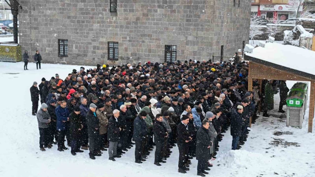 Vali Mustafa Çiftçi, 92 yaşındaki Naciye Uca’yı ebedî yolculuğuna uğurladı