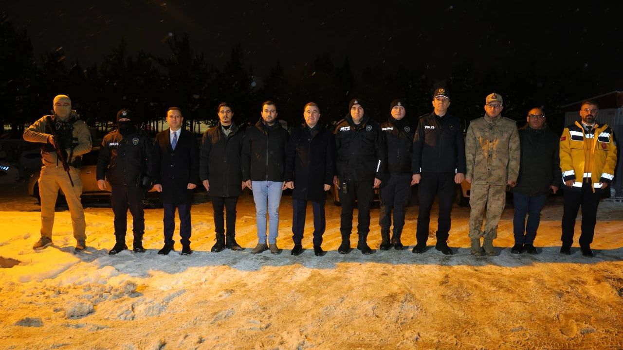 Vali Mustafa Eldivan, yeni yılı görev başındaki emniyet ekipleriyle karşıladı