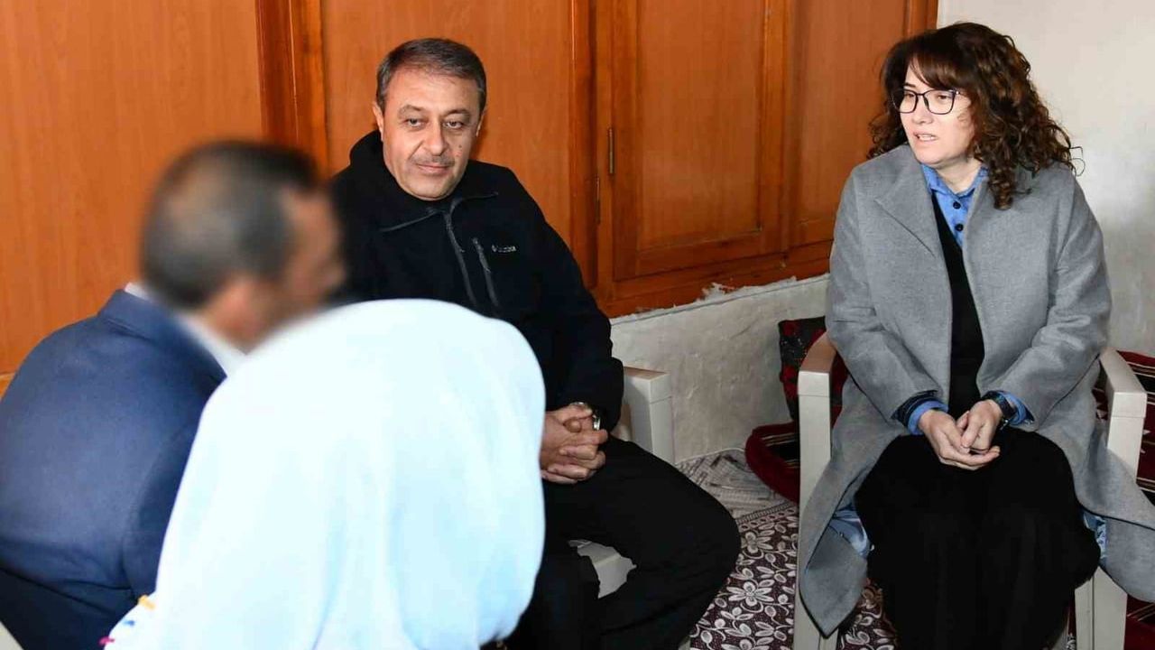 Vali Şıldak, 'Umuda Kapı Açıyorum' projesi kapsamında ev ziyaretleriyle rehabilitasyonu destekliyor