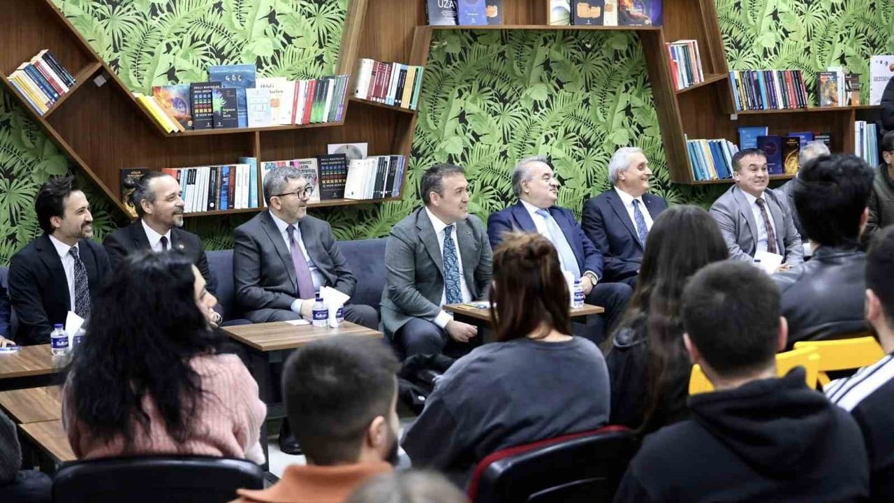 Vali Sözer Bozüyük MYO Öğrencileriyle Buluştu: Eğitim ve Kariyer Vurgusu