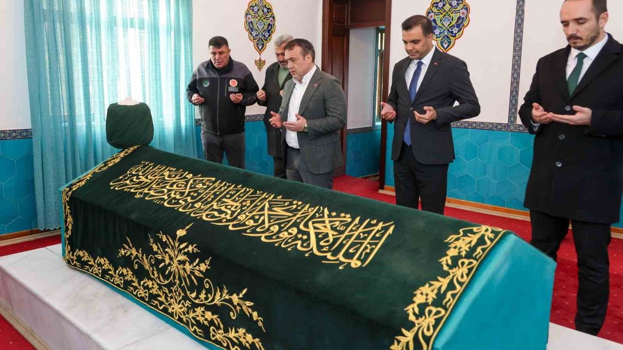 Vali Sözer, Dursun Fakıh Türbesi'nde yapılacak çevre düzenlemesini inceledi