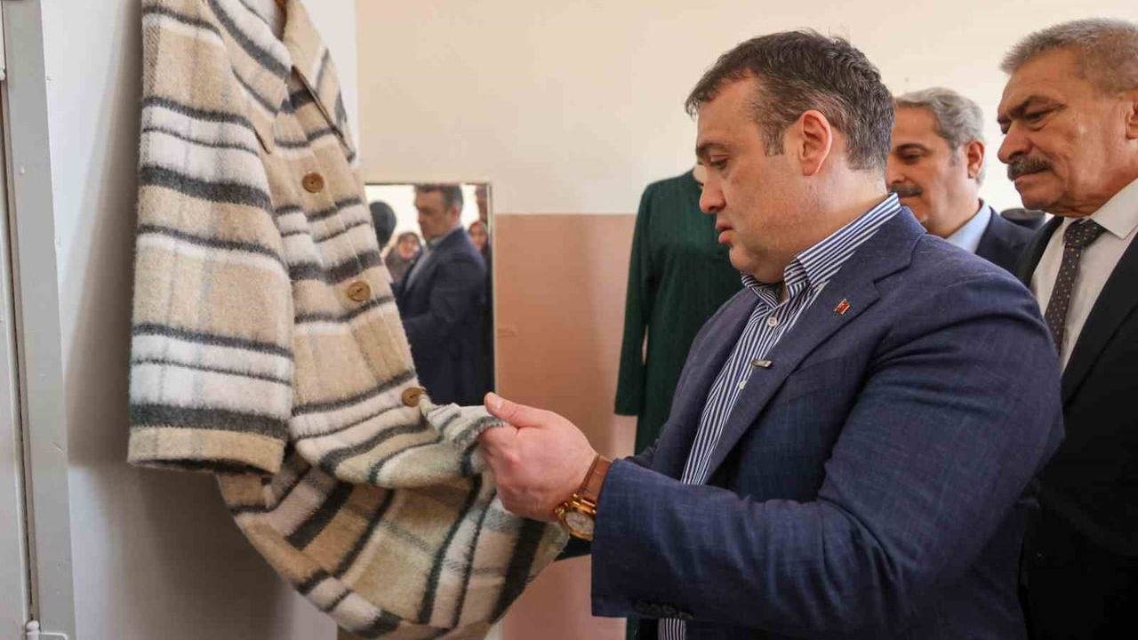 Vali Sözer, Gölpazarı Halk Eğitim Merkezi'ni Ziyaret Edip Eğitim Faaliyetlerini İnceledi