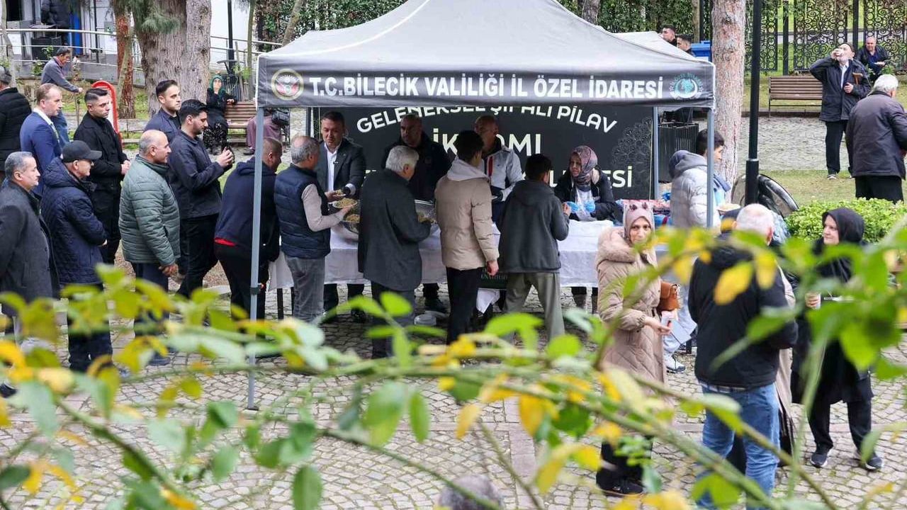 Vali Sözer, Şeyh Edebali Türbesi'nde şifalı pilav ikramına katıldı