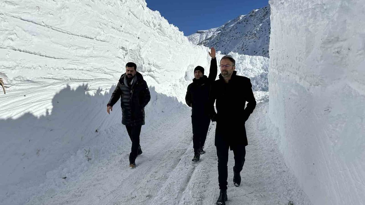 Van-Çatak karayolu 4 gündür çığ nedeniyle kapalı