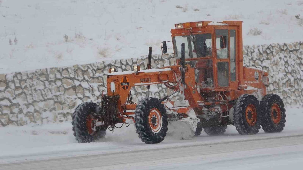 Van'da 287 yoldan 89'u açıldı; 198 yol için çalışmalar sürüyor