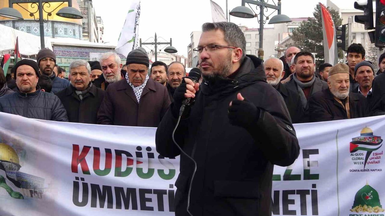 Van'da 'Dünya Kudüs Haftası' için Beşyol Meydanı'nda basın açıklaması