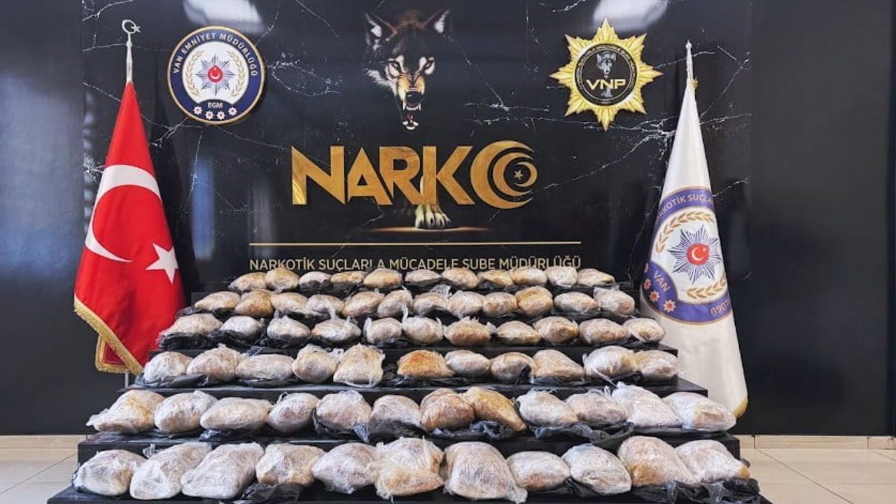 Van'da Edremit'te Durdurulan Tırda 39 Kilo 340 Gram Skunk Ele Geçirildi