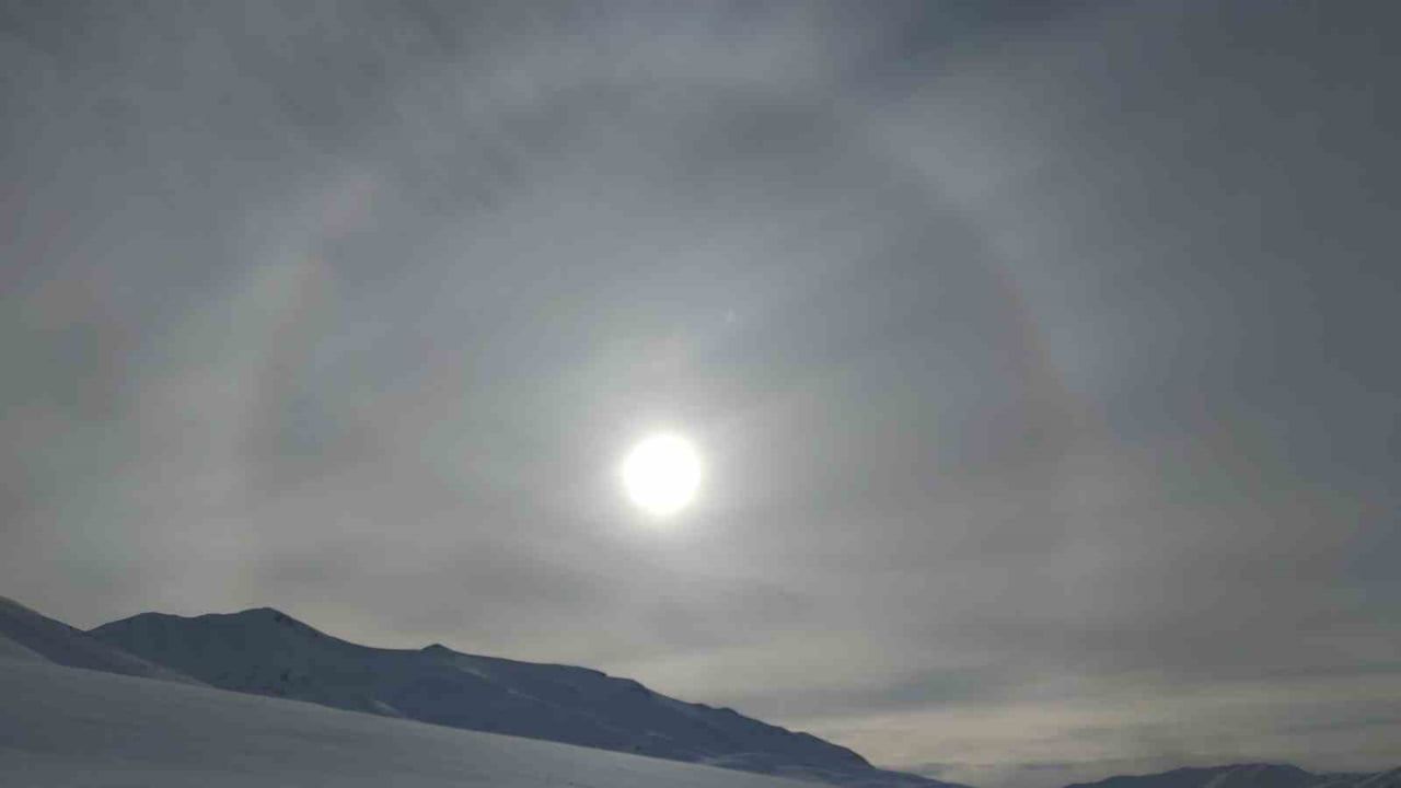 Van'da gökyüzünde nadir görülen 'Güneş Halkası' oluştu