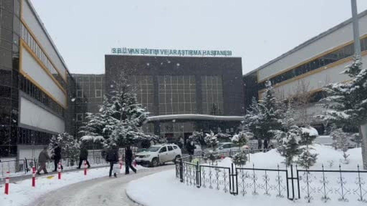 Van’da ilk kez Uniportal VATS ile sol üst akciğer lobu tek kesiden çıkarıldı