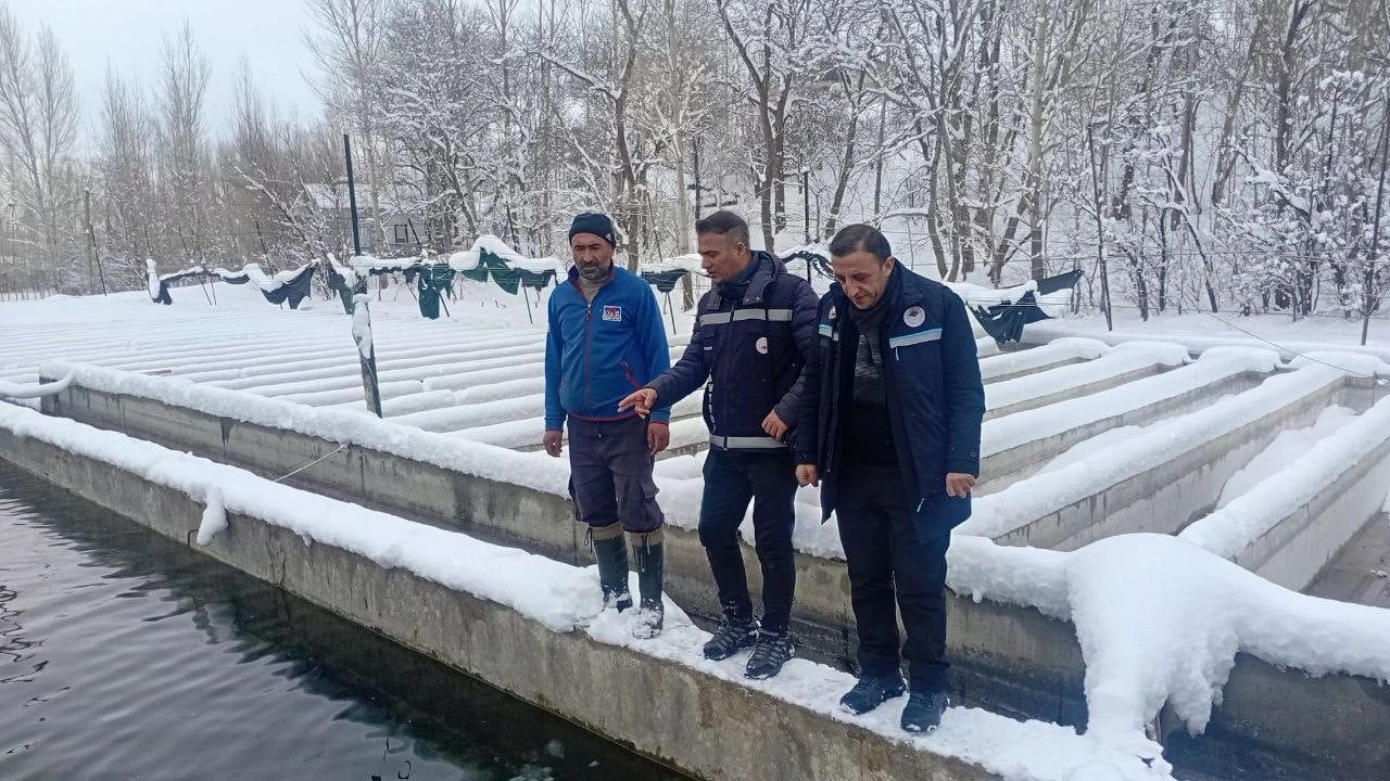 Van'da Kış Koşullarında Alabalık Tesisleri Denetlendi: Yerinde Eğitim ve Hijyen Vurgusu