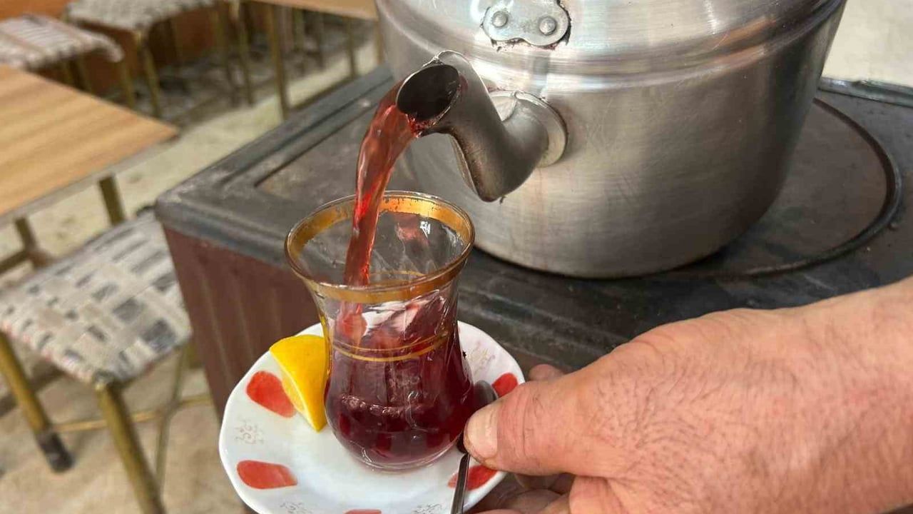 Van'da sobada demlenen kış çaylarına talep arttı