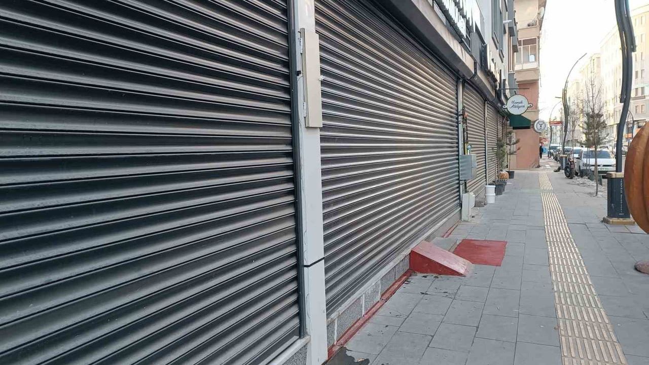 Van'da yaklaşık 5 saatlik elektrik kesintisi esnafı işlerini açamaz hale getirdi