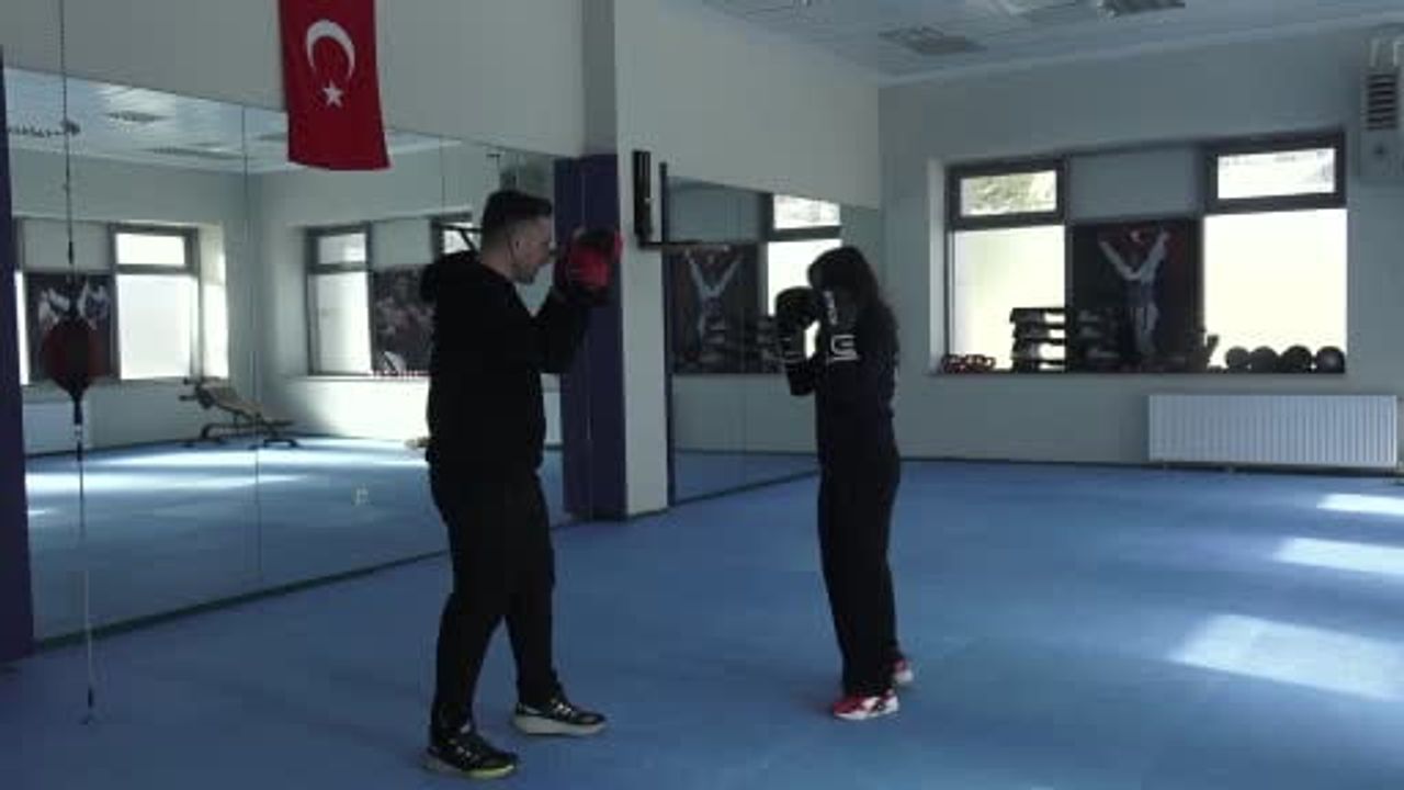 Vücut geliştirme için gittiği salonda kick boksa başladı, 5 ayda Ünilig Türkiye üçüncüsü oldu