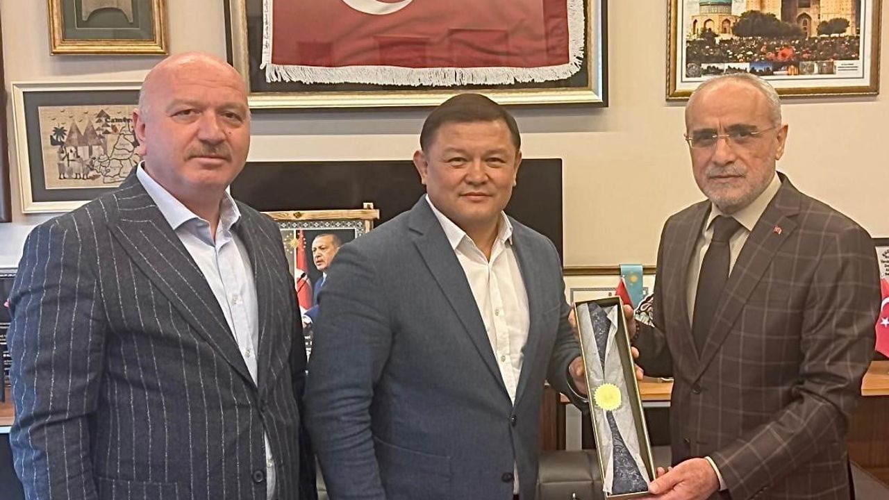 Yalçın Topçu ile Dastanbek Cumabekov, Türkiye–Kırgızistan ilişkilerini görüştü