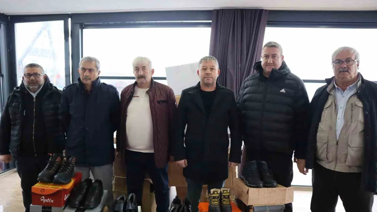 Yalova'da lunapark işletmecisinden 400 çocuğa ayakkabı desteği