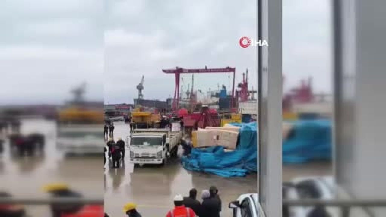 Yalova'da şiddetli fırtına: çatılar, ağaçlar ve vinçler devrildi; tersanelerde konteynerler havalandı