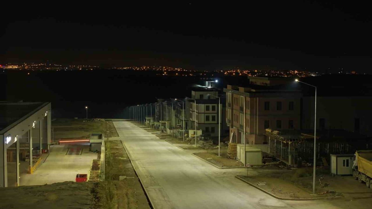 Yalova Makine İhtisas OSB’de Yeraltı Enerji Şebekesi ve LED Aydınlatma Tamamlandı