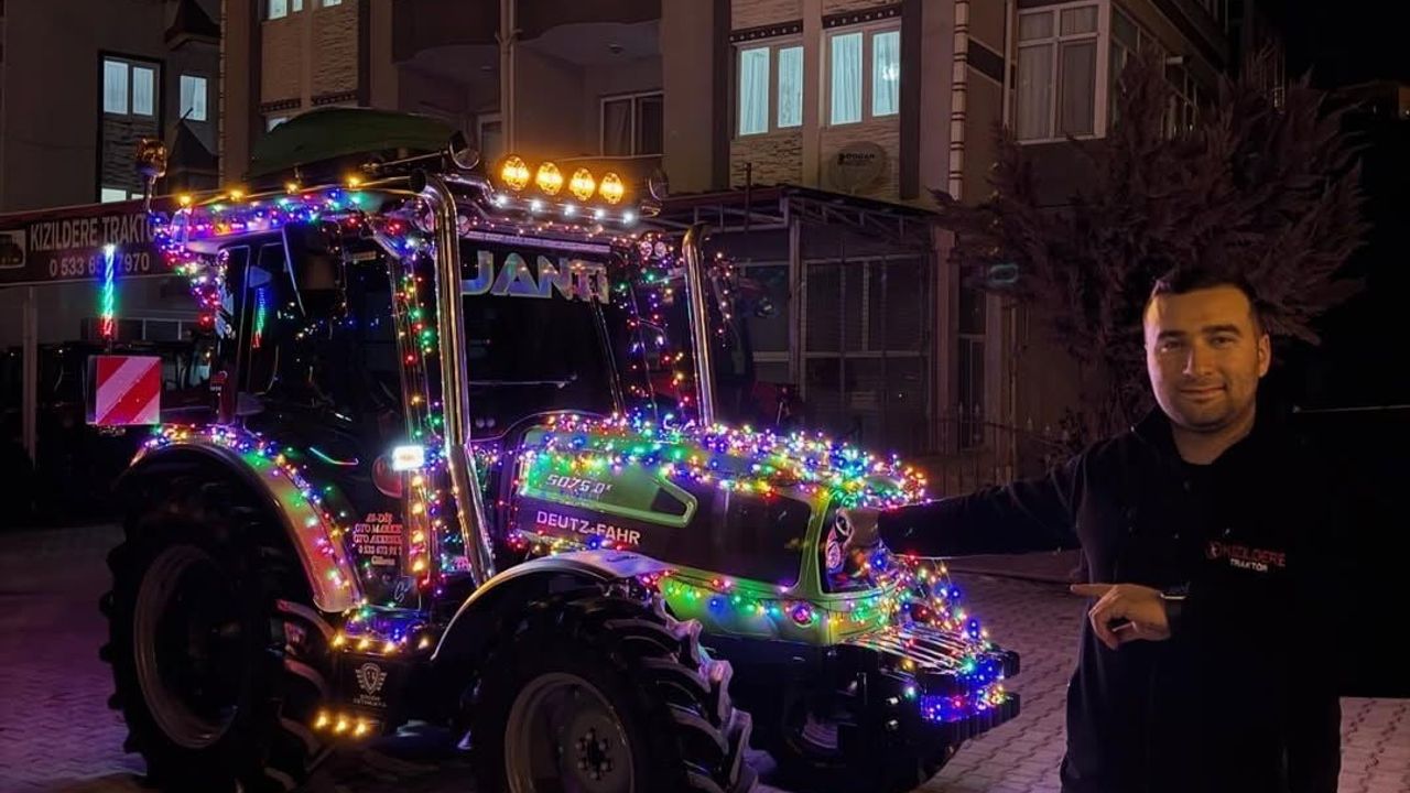 Yatağan'da yeni yıl için LED ışıklı traktör ilgi çekti