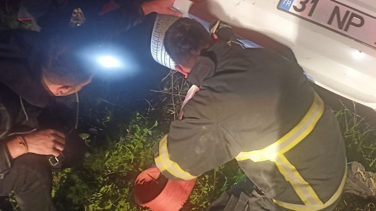 Yayladağı Tutlubahçe Mahallesi'nde otomobil devrildi: 1 yaralı