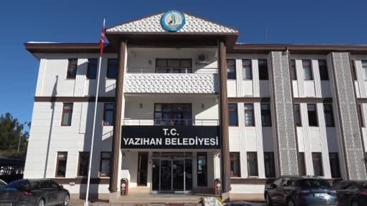 Yazıhan Belediye Başkanı Abdulvahap Göçer: İhraçların parti içinde 'kırbaç' gibi kullanıldığına dikkat çekti
