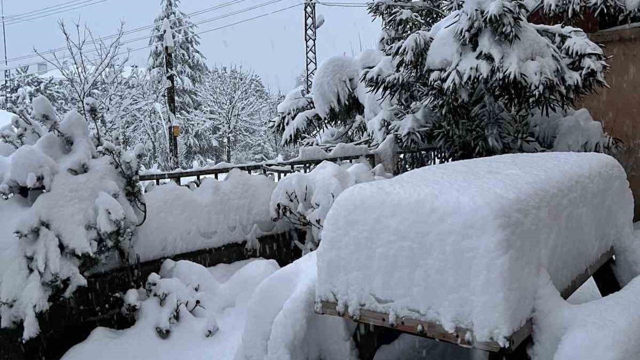 Yenice'de köylerde kar kalınlığı 1,5 metreyi aştı
