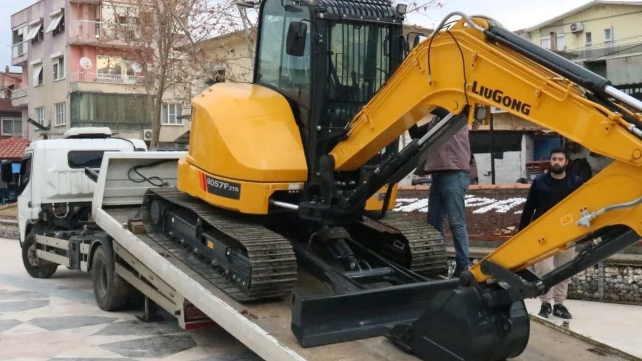 Yenipazar Belediyesi filosuna 6 tonluk ekskavatör ekledi