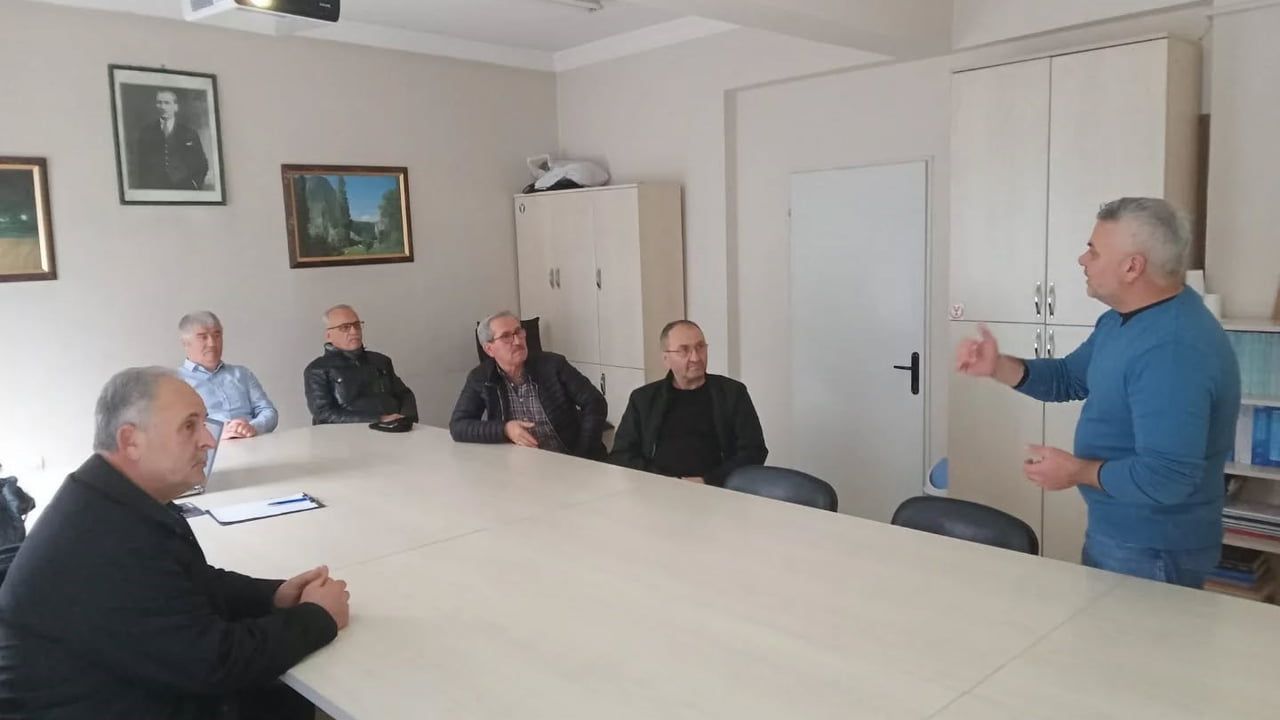 Yenipazar'da arı yetiştiricilerine arı sağlığı ve bakım eğitimi