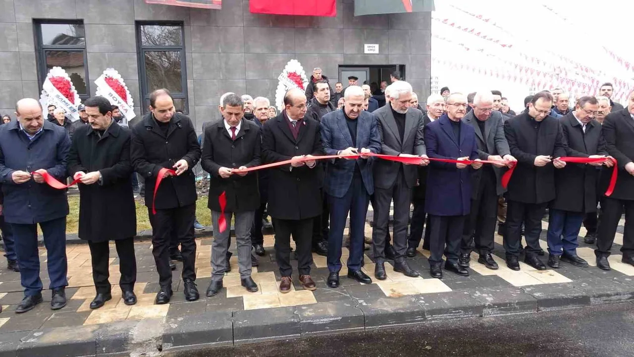 Yeşilyurt’ta Karakavak Mahallesi'ne yaptırılan taziye evi açıldı