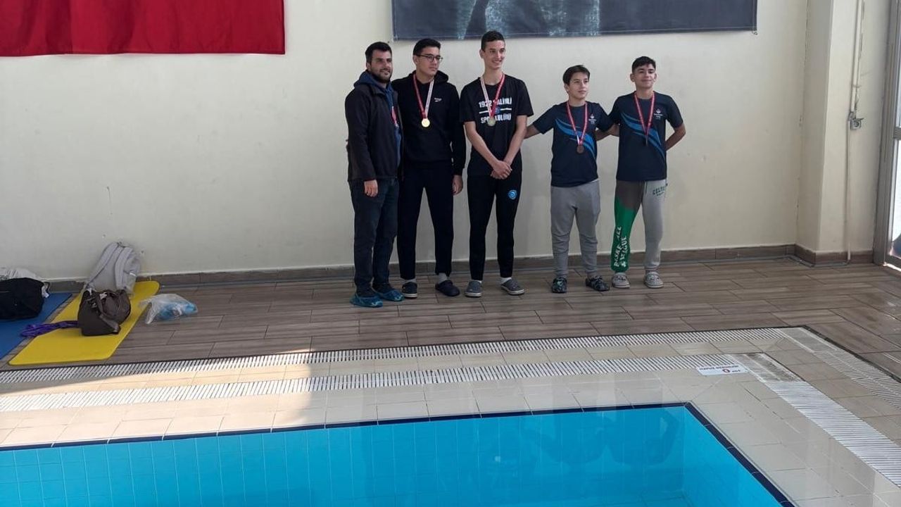 Yiğit Alp Koşaraslan, Manisa Okullar Arası Yüzmede Üç Branşta İl Şampiyonu Oldu
