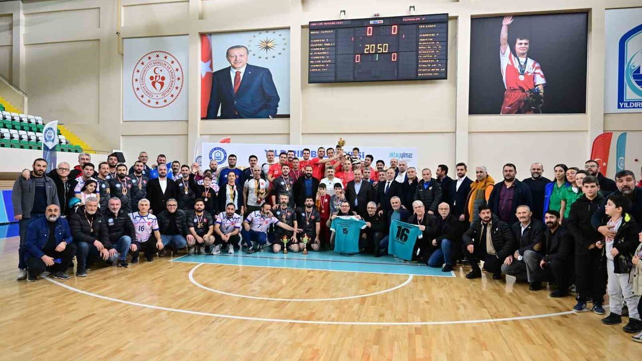 Yıldırım Belediyesi Birimler Arası Voleybol Turnuvası'nda Zabıta Müdürlüğü Şampiyon