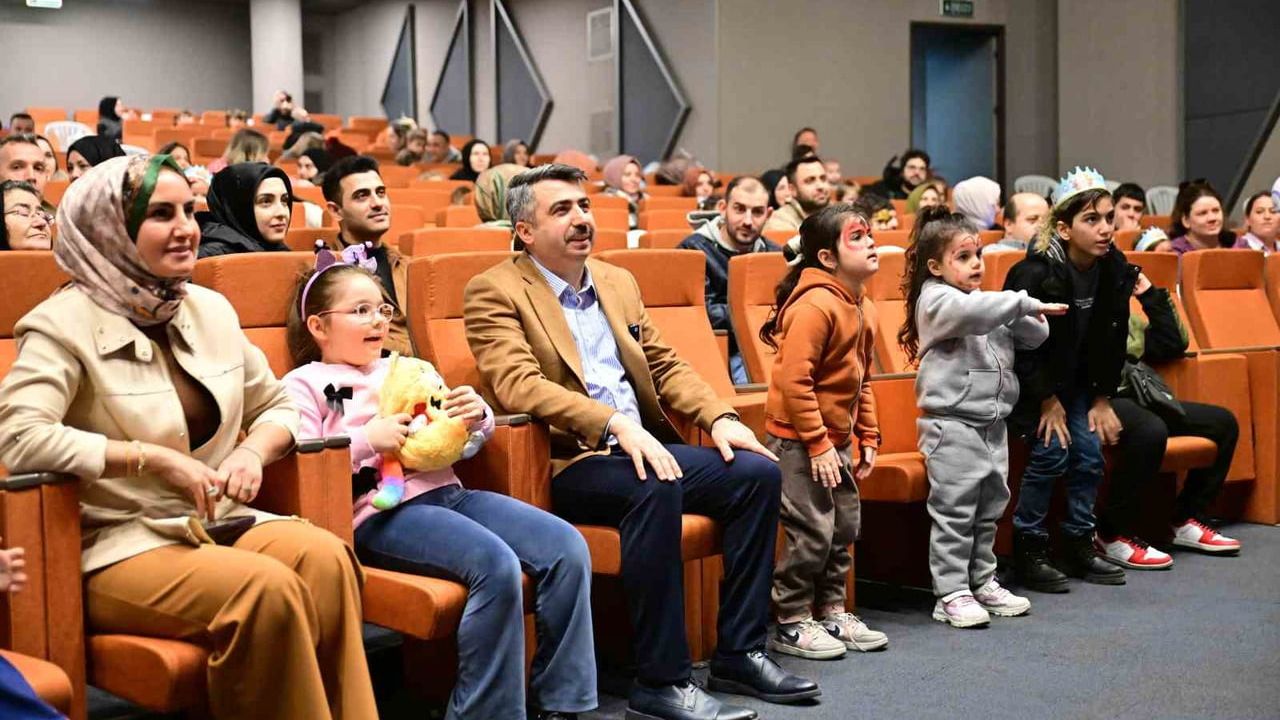 Yıldırım'da Karne Şenliği Başladı: Çocuklar Kültür ve Sanatla Tatili Doldurdu