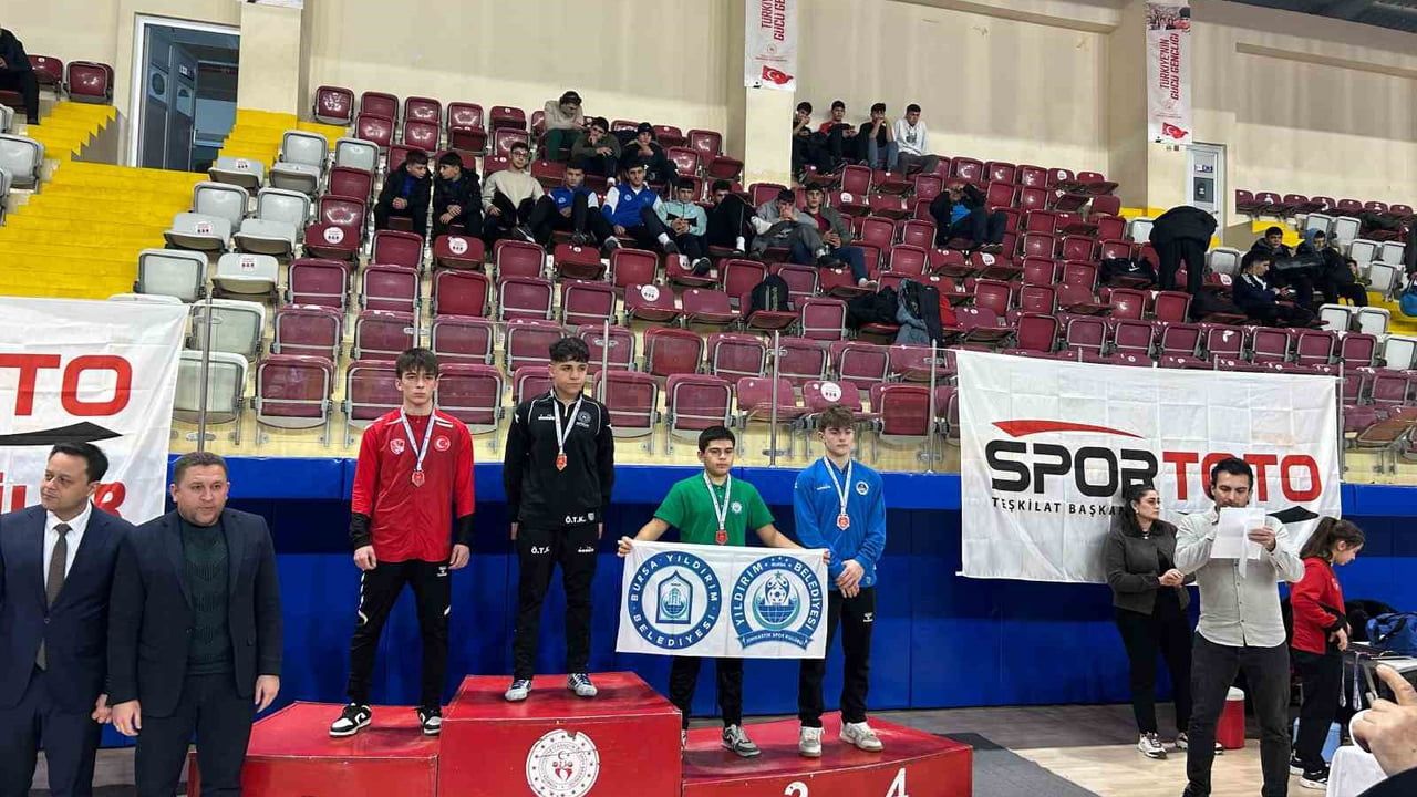 Yıldırım'dan U-17 Yıldızlar Güreş Grup Şampiyonası'nda 4 madalya