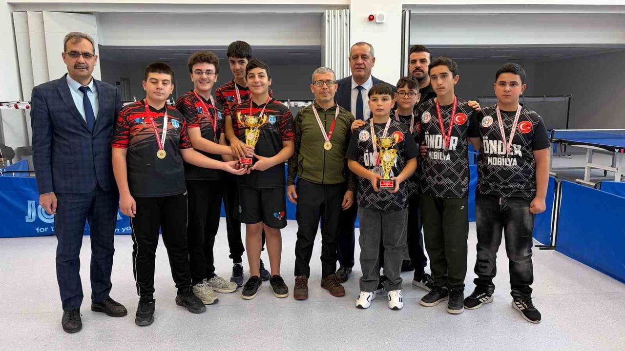 Yıldız Erkekler Masa Tenisi Müsabakaları Niğde'de tamamlandı