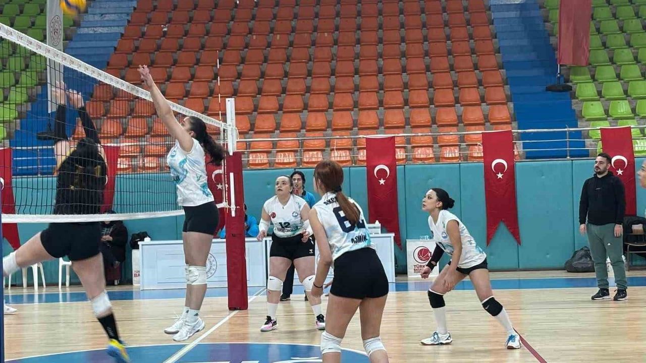 Yıldız Kadınlar Voleybol İl Birinciliği sona erdi: Elazığ Belediye Spor birinci oldu