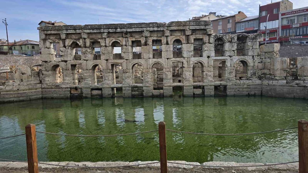 Yozgat’ta 2 bin yıllık 'Kral Kızı Hamamı' ziyaretçilerini ağırlamaya devam ediyor