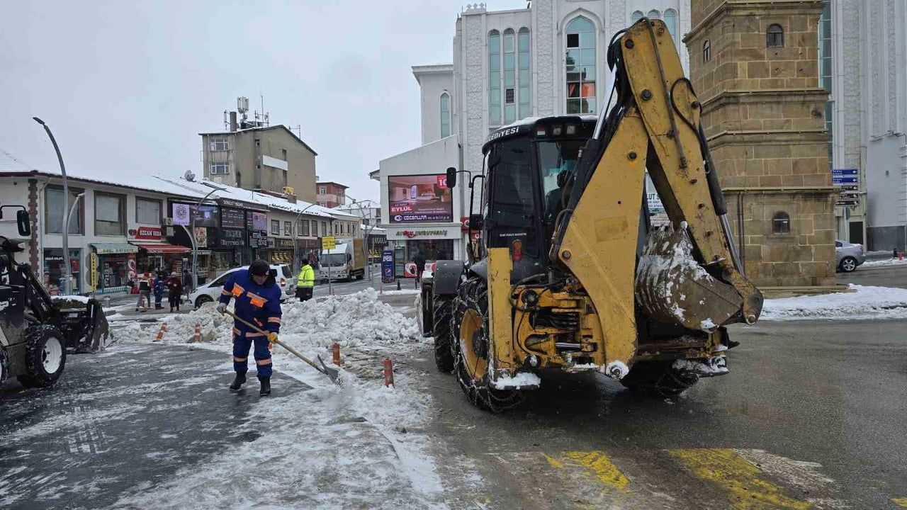 Yozgat'ta kar sevinci: Yaklaşık 20 santimetre örtü ve belediye müdahalesi