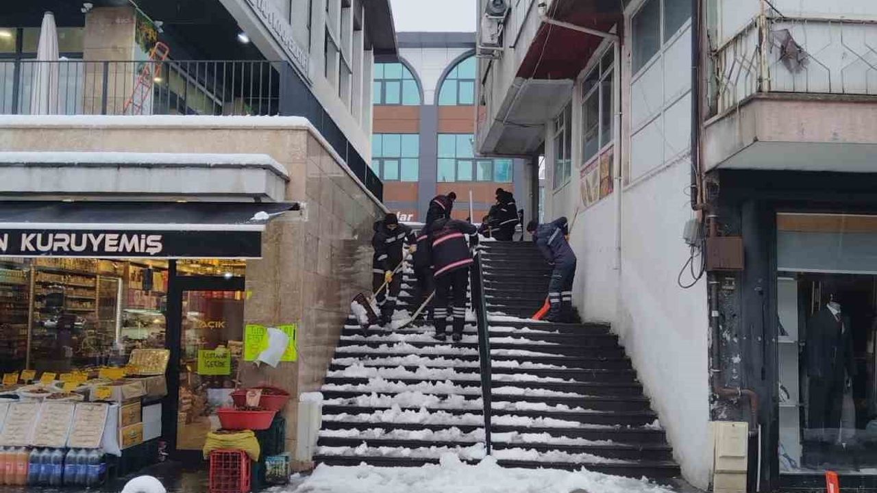 Yozgat'ta karla mücadele: Belediye ekipleri ulaşım ve vatandaş güvenliği için seferber