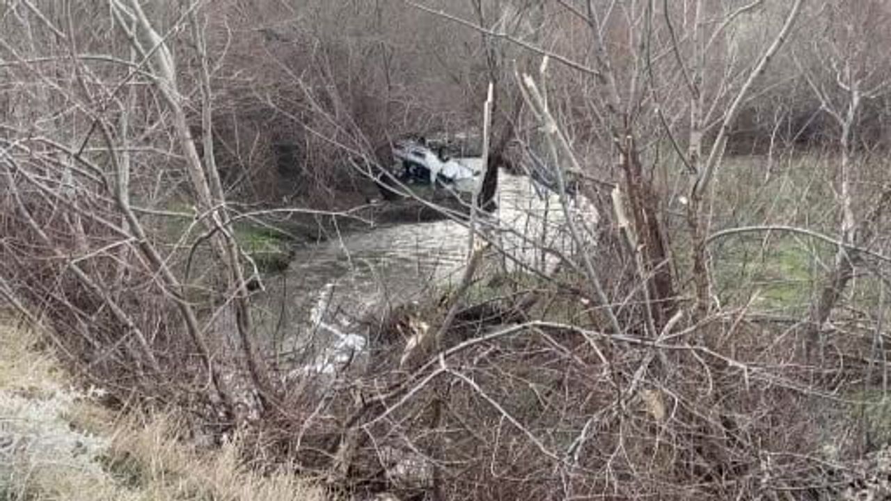 Yozgat'ta kontrolden çıkan otomobil dere yatağına uçtu; sürücü yaralandı