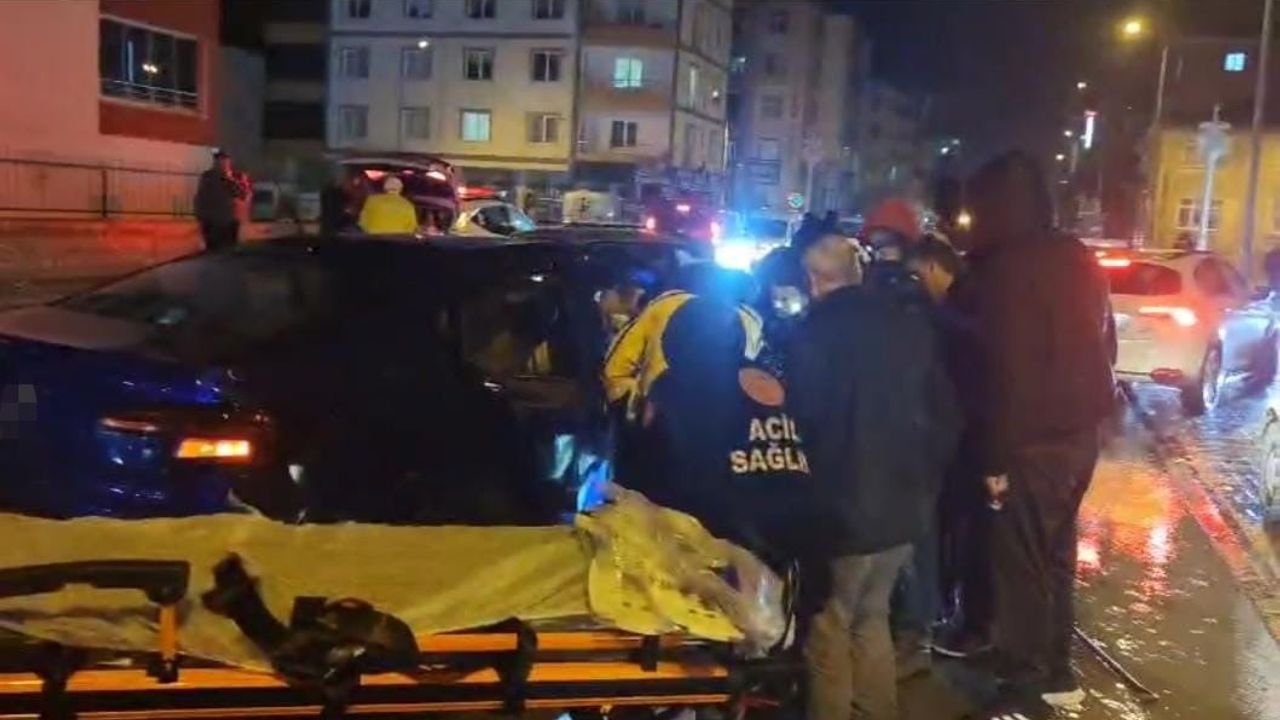 Yozgat'ta zincirleme kaza: Sorgun Sanayi Caddesi'nde ambulans ile iki otomobil çarpıştı