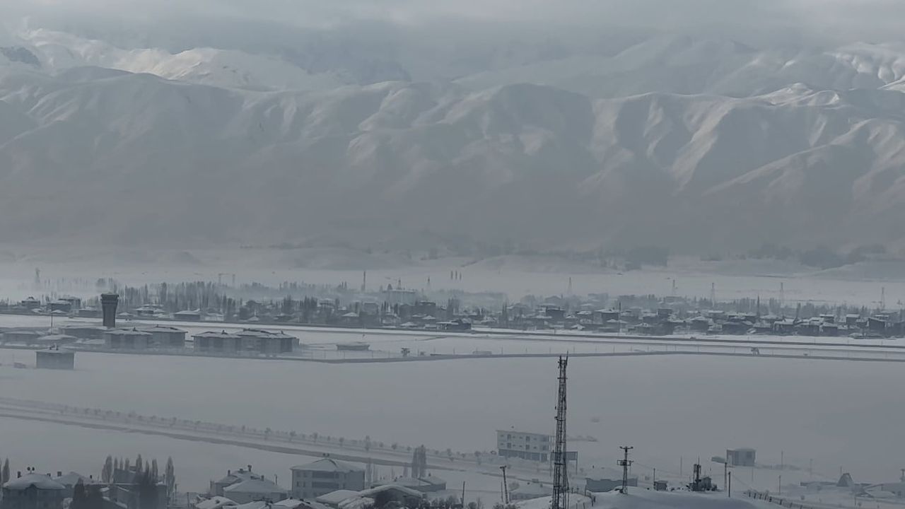 Yüksekova-Ankara uçuşları yoğun sis nedeniyle iptal edildi