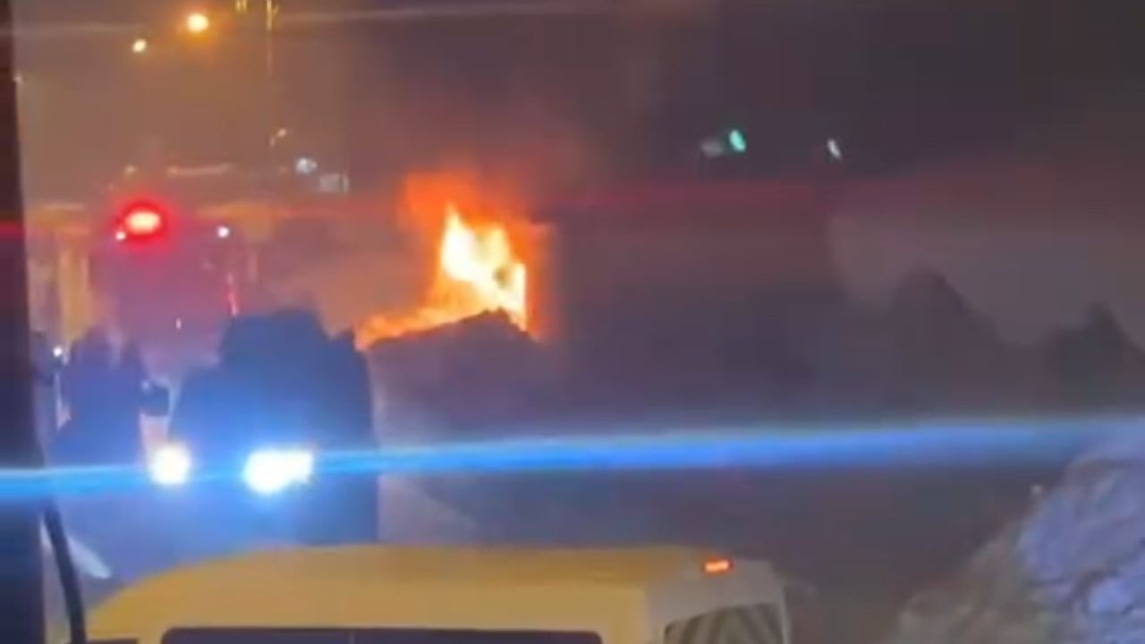 Yüksekova’da iddiaya göre bacada başlayan yangın evi kullanılamaz hale getirdi