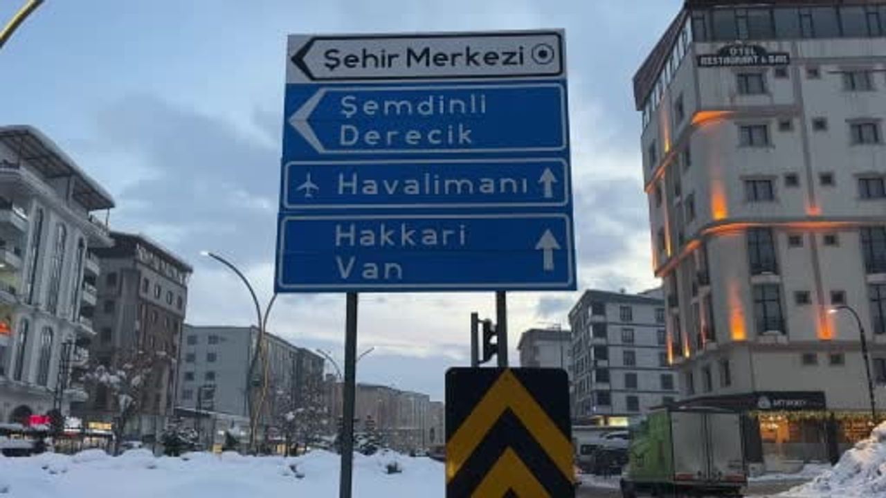 Yüksekova’da yoğun kar ve sis hava ulaşımını aksattı: İstanbul seferleri iptal edildi