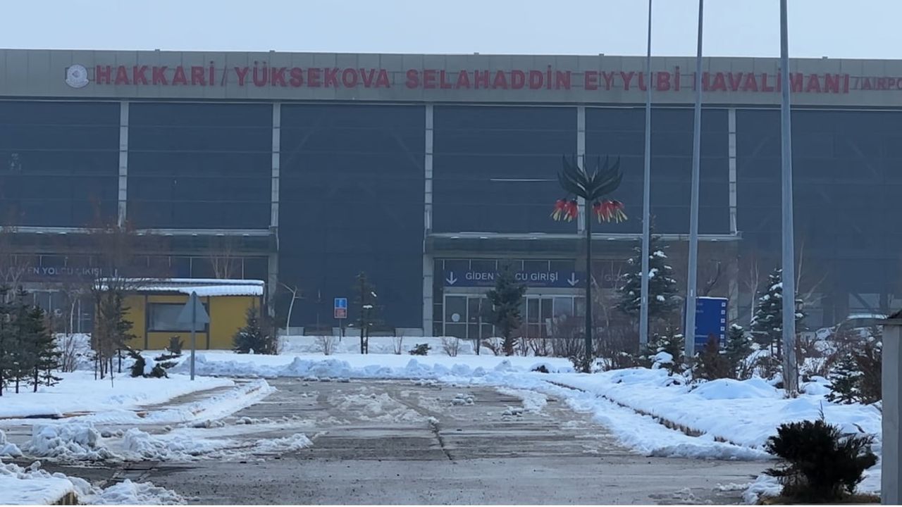 Yüksekova'da yoğun sis nedeniyle Ankara-Yüksekova uçuşları iptal edildi