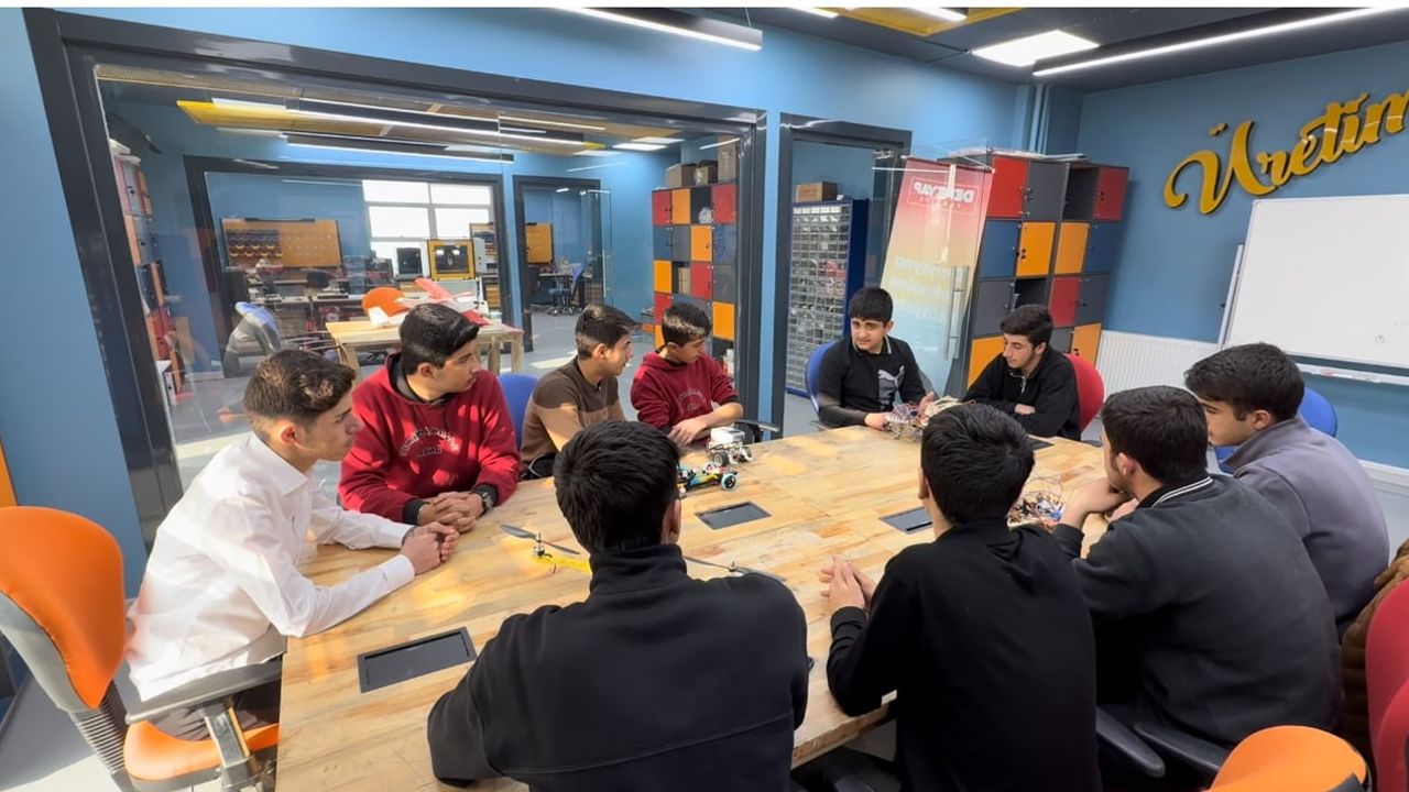 Yüksekova'nın ilk robotik takımı 'Bezoar' İstanbul yolcusu