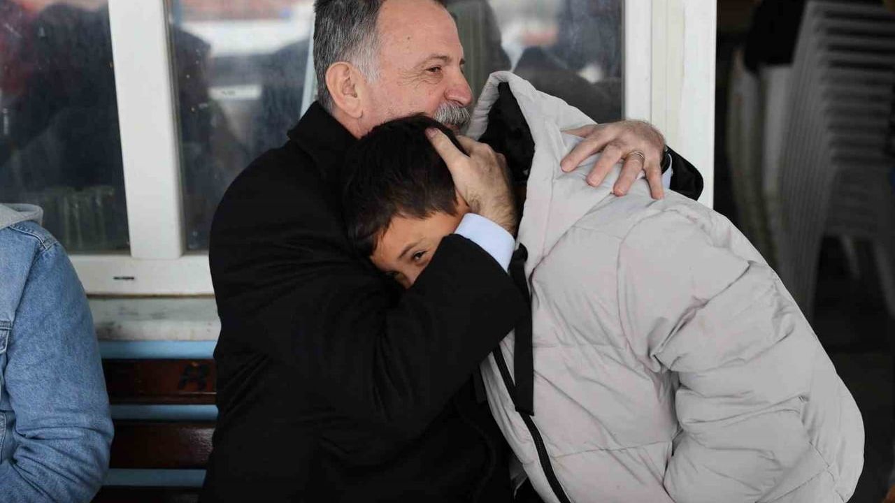 Yunusemre Belediye Başkanı Semih Balaban Karaveliler Mahallesi'ni Ziyaret Etti