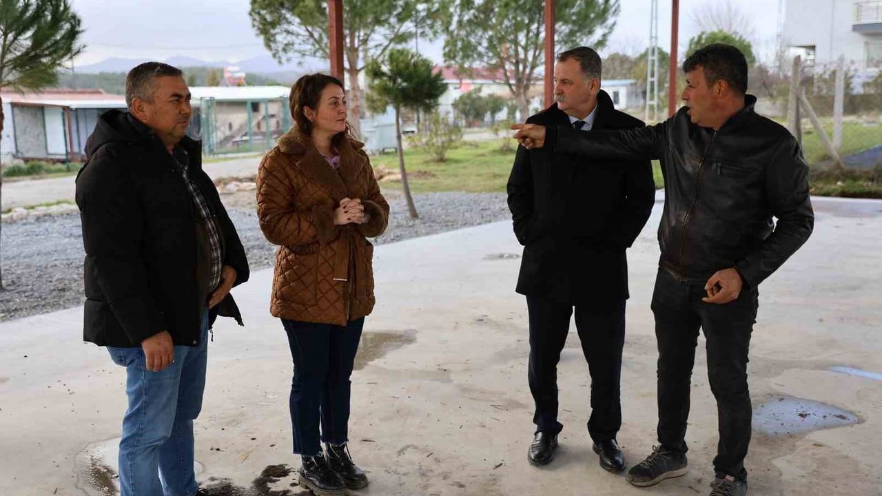 Yunusemre Belediye Başkanı Semih Balaban, Küçüksümbüller Mahallesi'nde çalışmaları yerinde inceledi