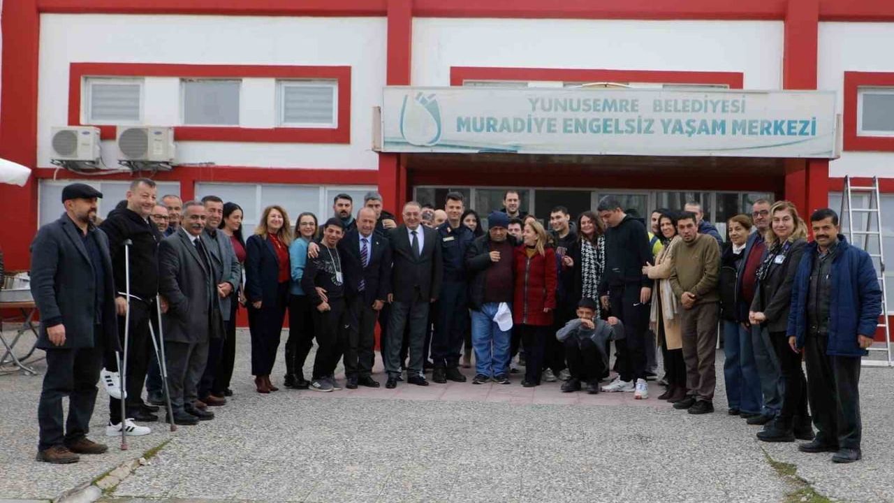 Yunusemre'de Miraç Kandili'nde muhtarların öncülüğünde lokma hayrı