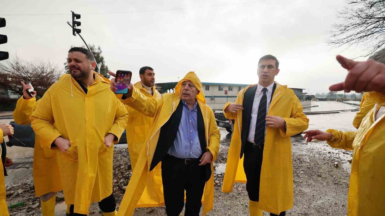 Yüreğir Belediyesi kriz masası kurdu — Adana'daki yoğun yağışlara karşı teyakkuz