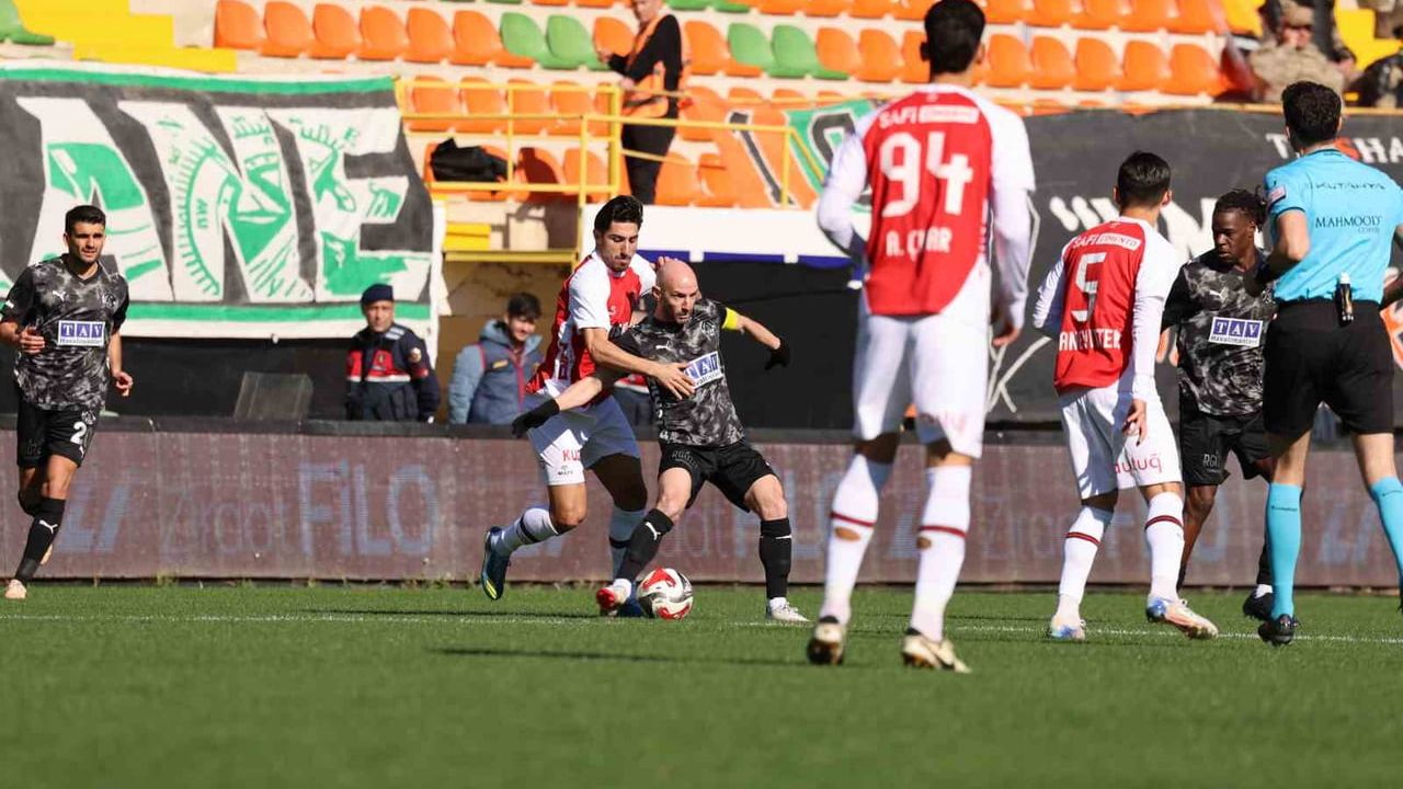 Ziraat Türkiye Kupası: Corendon Alanyaspor - Fatih Karagümrük 1-1 (İlk yarı)